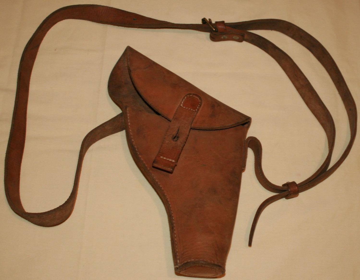 A LEATHER FLARE PISTOL CASE ( HOLSTER )