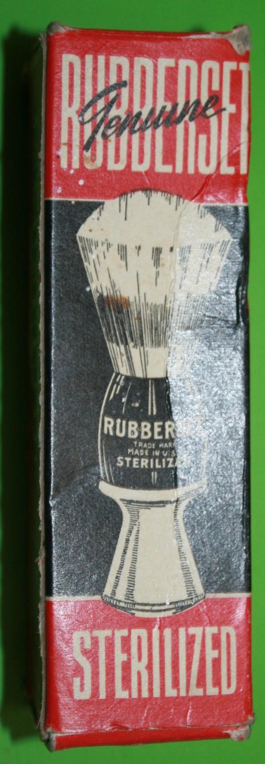 A WWII US ISSUE SHAVING BRUSH