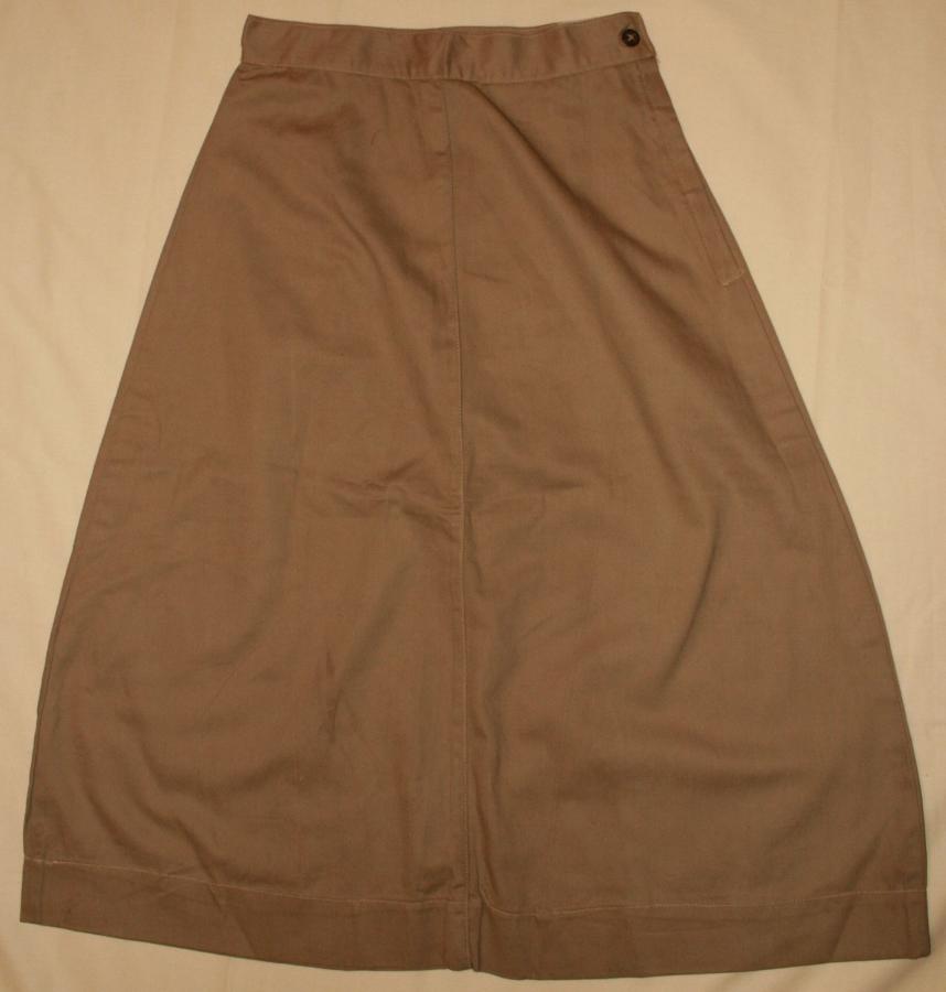 A BRITISH 1945 DATED KD SKIRT SIZE 9