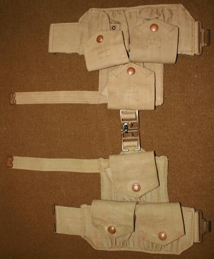 A PAIR OF 40 PATTERN CAVALRY POUCHES