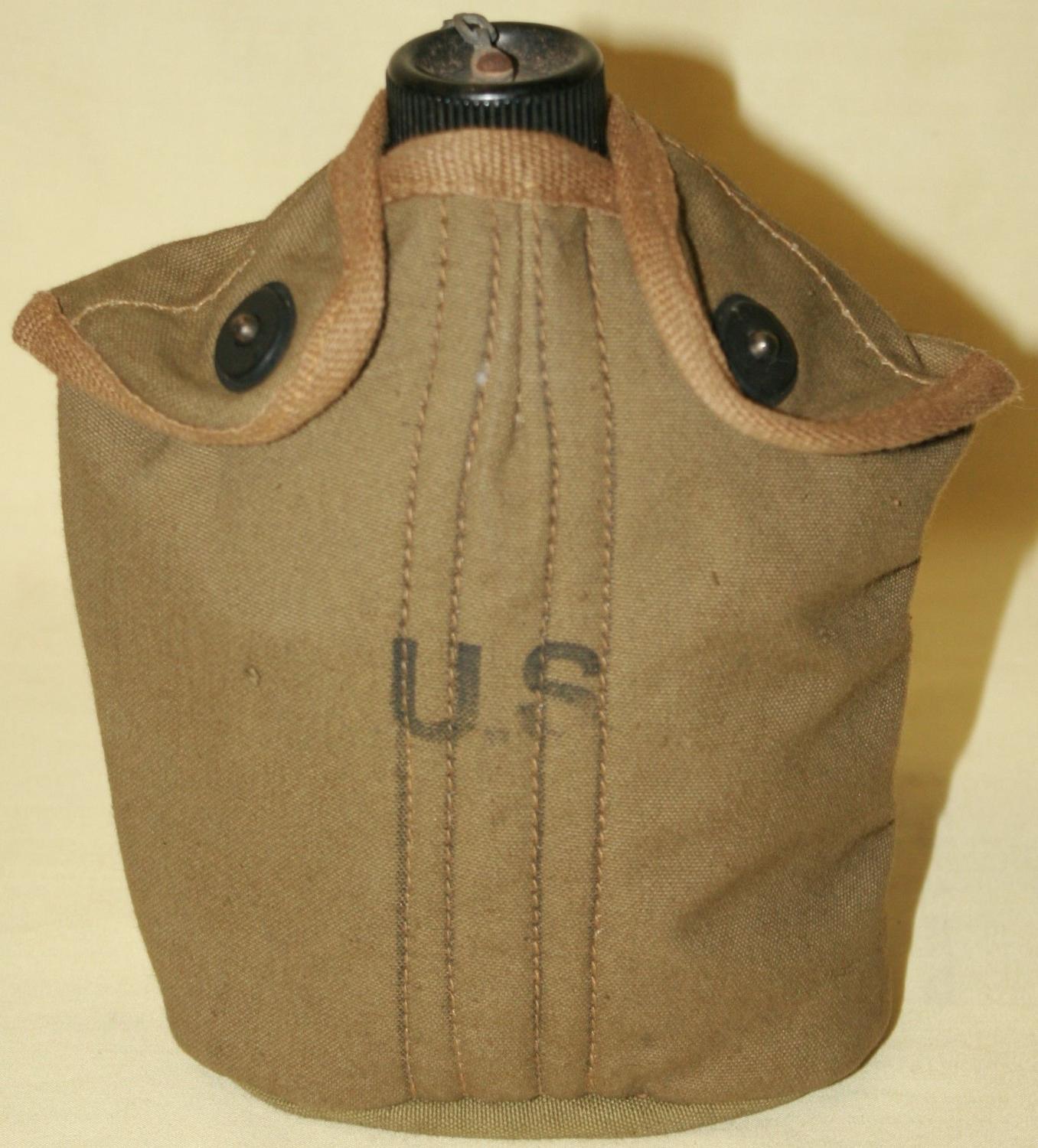 A WWII US CANTEEN SET BRITISH MADE COVER