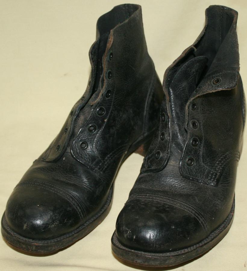 A PAIR OF SIZE 7 1954 DATED AMMO BOOTS
