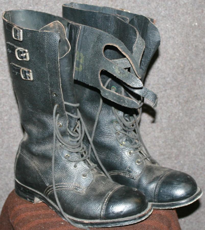 A PAIR OF DISPATCH RIDERS BOOTS SIZE 8 M