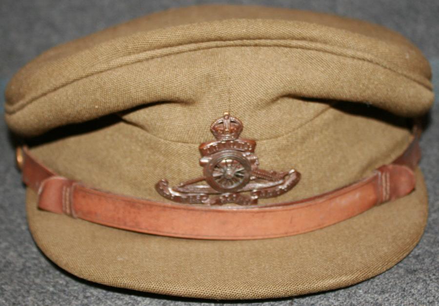 A WWII PERIOD OFFICER ROYAL ARTILLERY CAP
