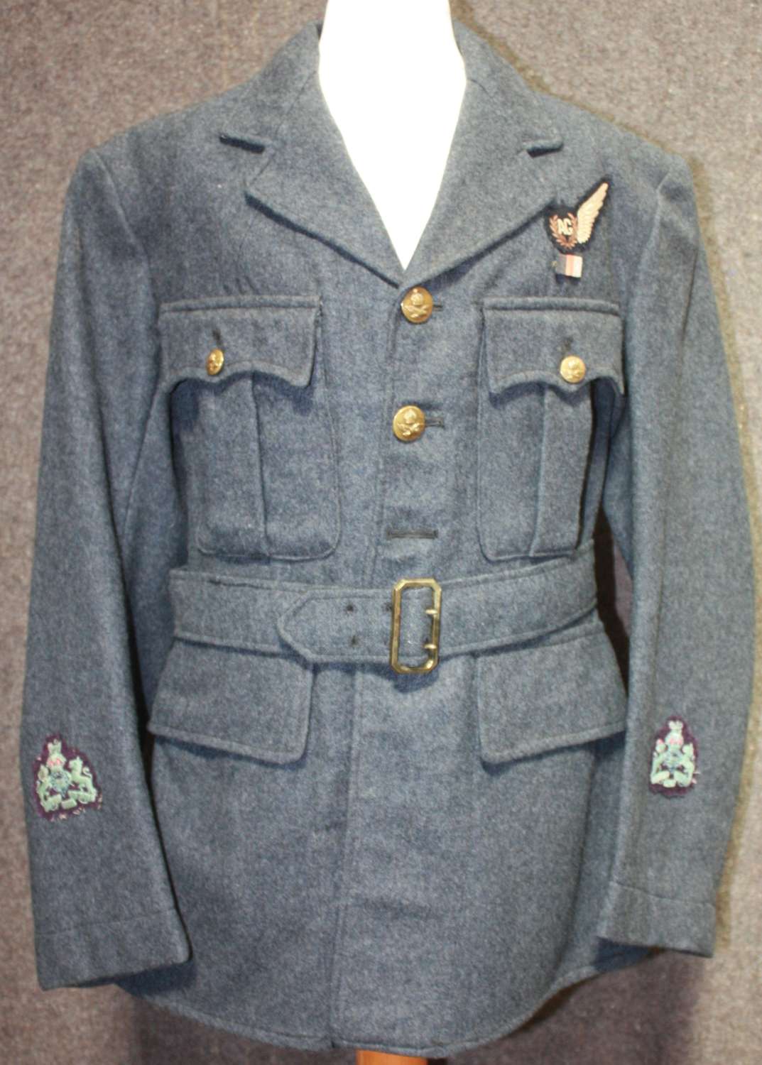 A WWII RAF WARRANT OFFICERS AIR GUNNERS TUNIC SMALL SIZE