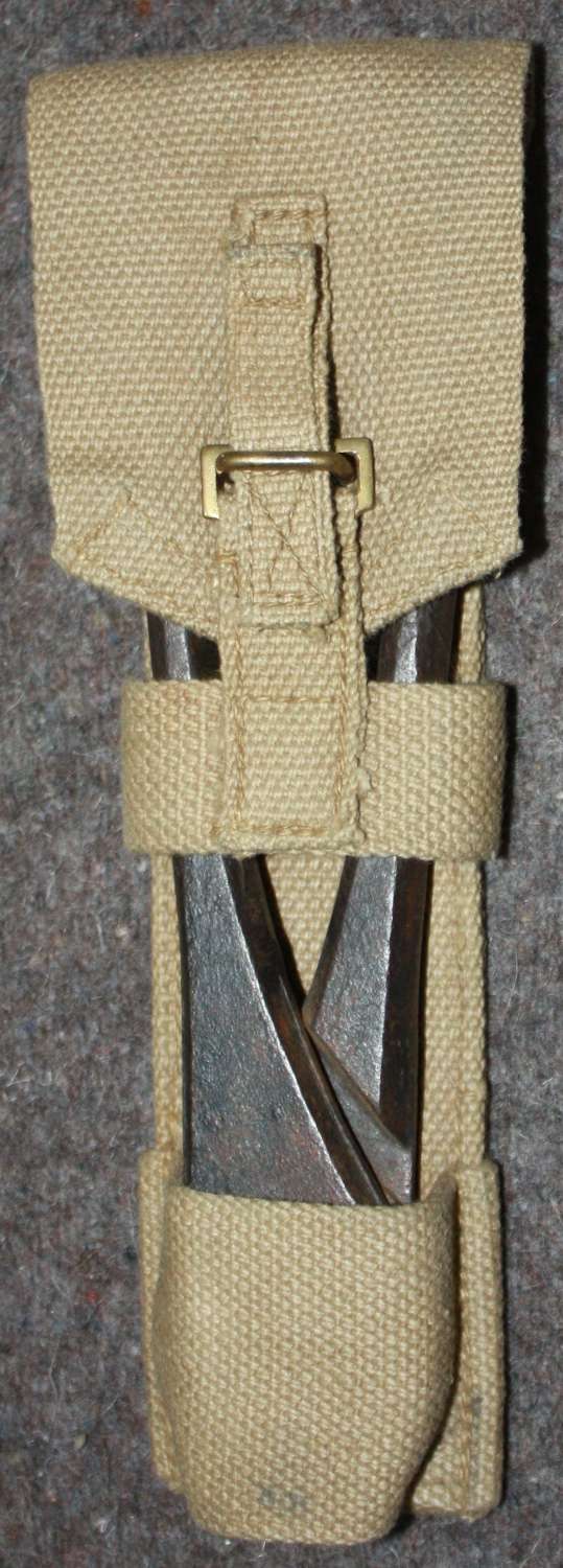 A WWII PERIOD PAIR OF THE BRITISH ISSUE WIRE SNIPS