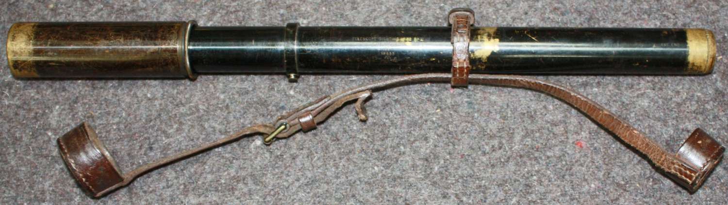 A WWII PERIOD 1937 DATED SIGHTING SCOPE WITH ITS LEATHER END CAPS