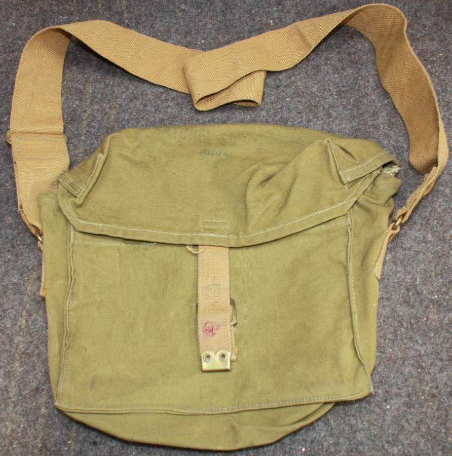 A 1943 DATED CANADIAN SIGNALS SATCHEL