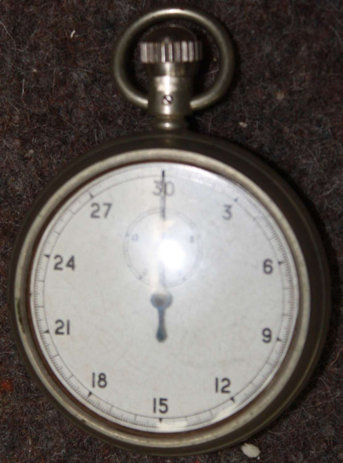 A WWII PERIOD GOVERNMENT MARKED 1/10 SEC STOPWATCH