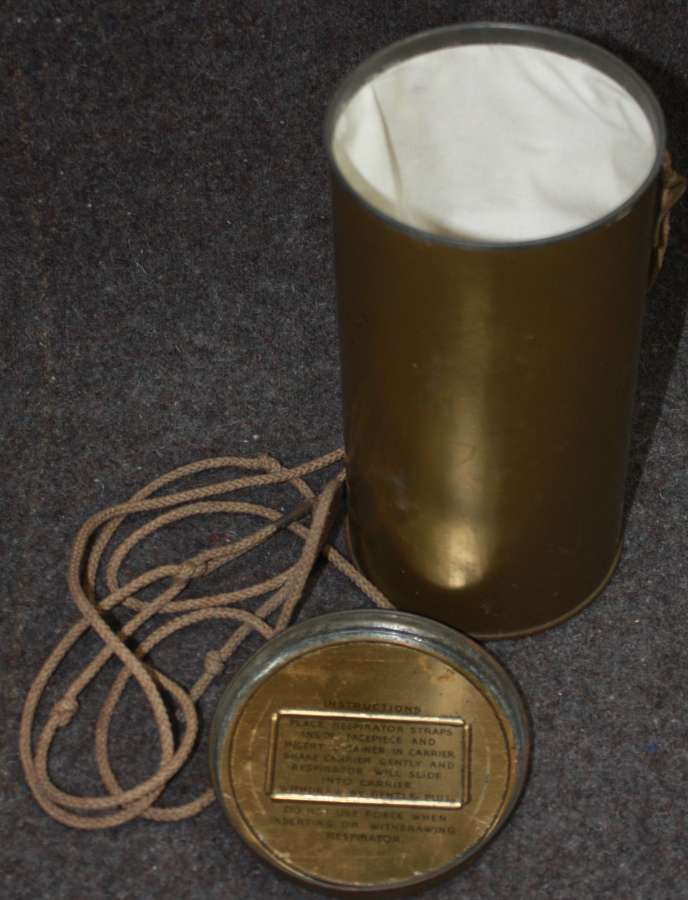 A VERY GOOD WWII CIVILIAN METAL GAS MASK CONTAINER