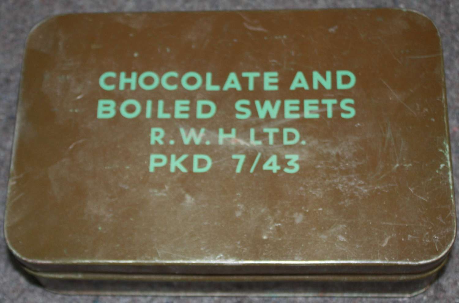 A GOOD WWII LARGE SIZE CHOCOLATE AND BOILED SWEETS TIN