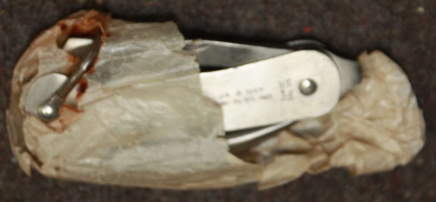 A 1987 DATED BRITISH ISSUE CLASP KNIFE