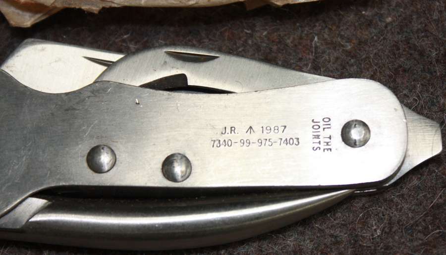 A 1987 DATED BRITISH ISSUE CLASP KNIFE