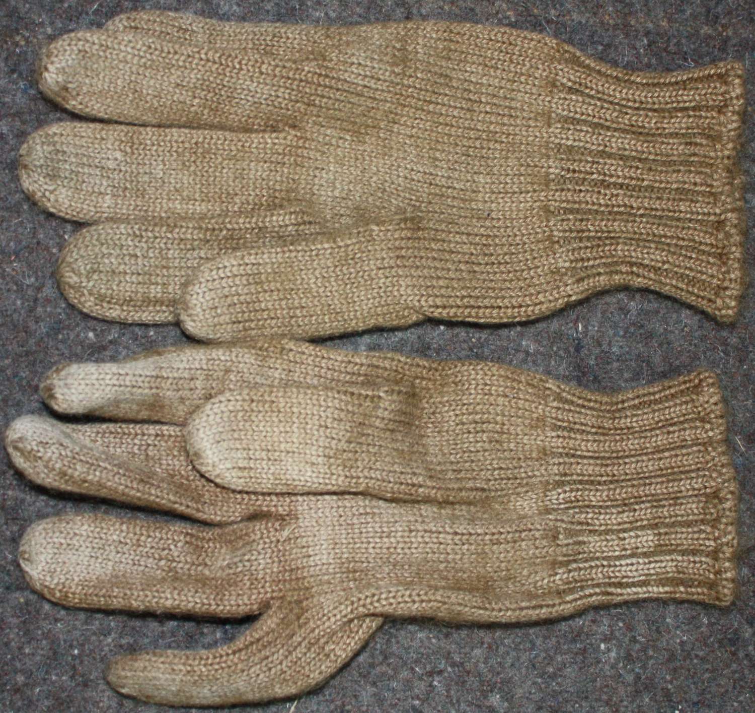 A GOOD USED WWII PAIR OF GLOVES