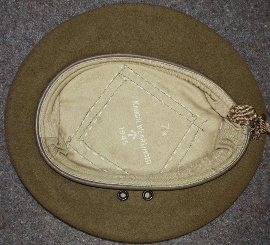 A WWII GREEN / BROWN BERET 1945 DATED ( RECONNAISSANCE & OFFICERS )