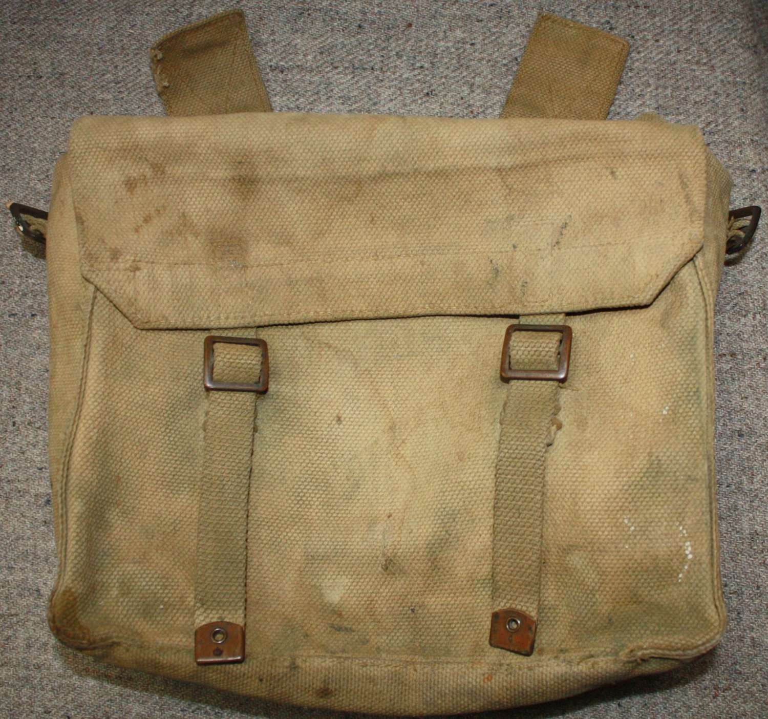 A 1945 DATED 37 PATTERN WEBBING SMALL PACK USED