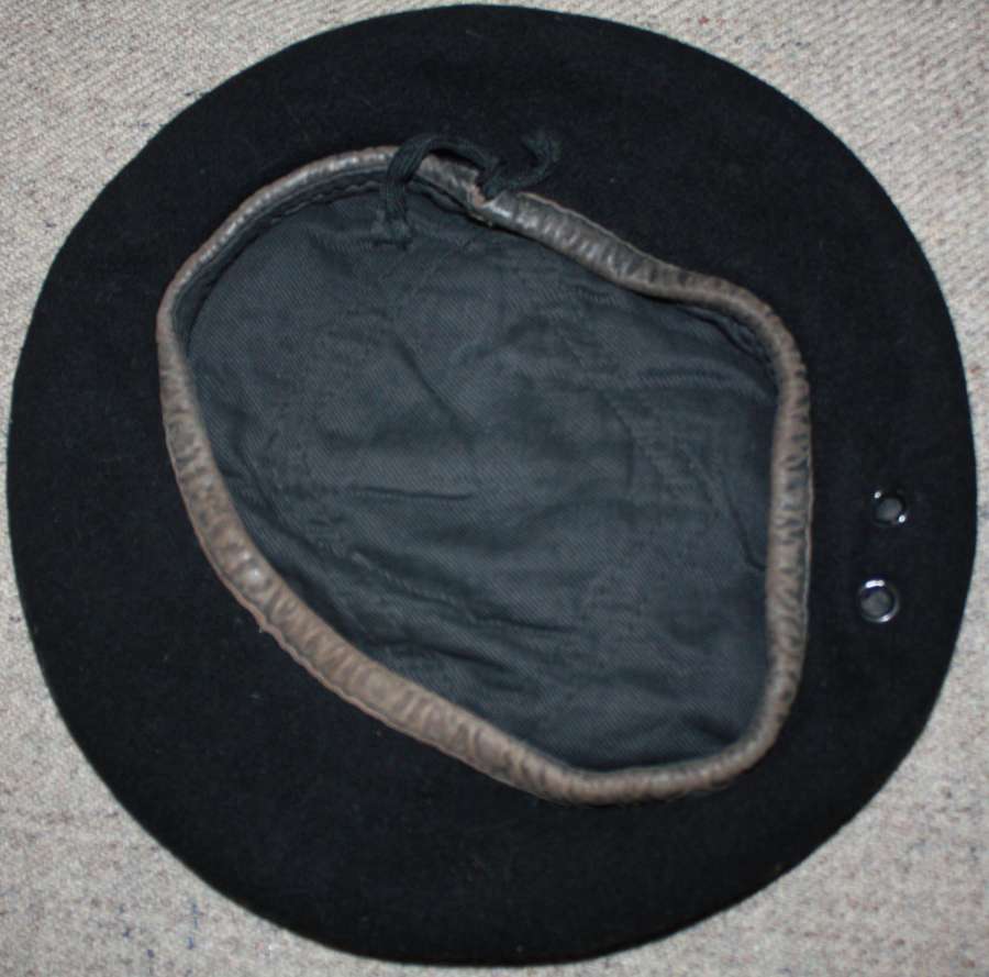 A WWII CANADIAN RTR / RCAC BLACK BERET APPROX 6 1/2
