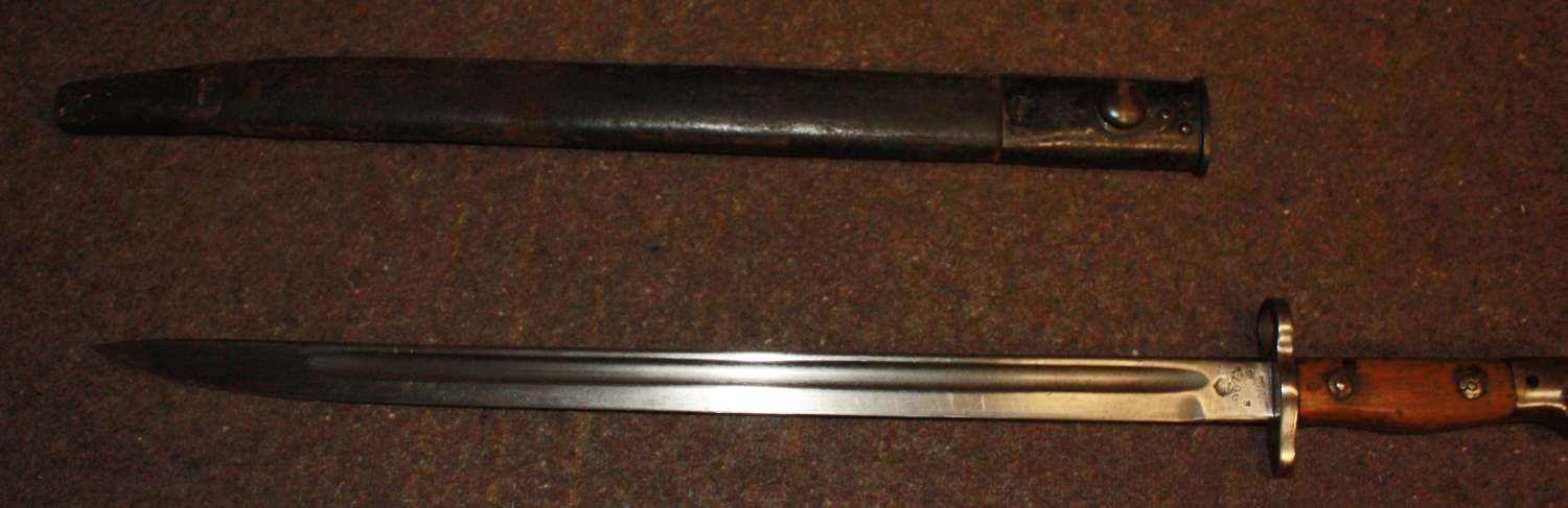 A WILKISON 1907 PATTERN BAYONET WITH A WWII SCABBARDED