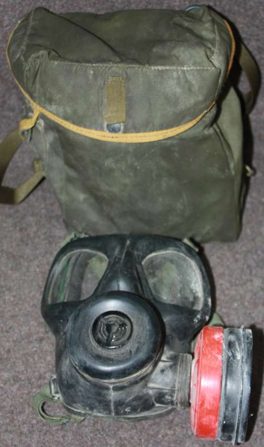 A GOOD USED EXAMPLE OF THE BRITISH 1978 DATED S6 GAS MASK