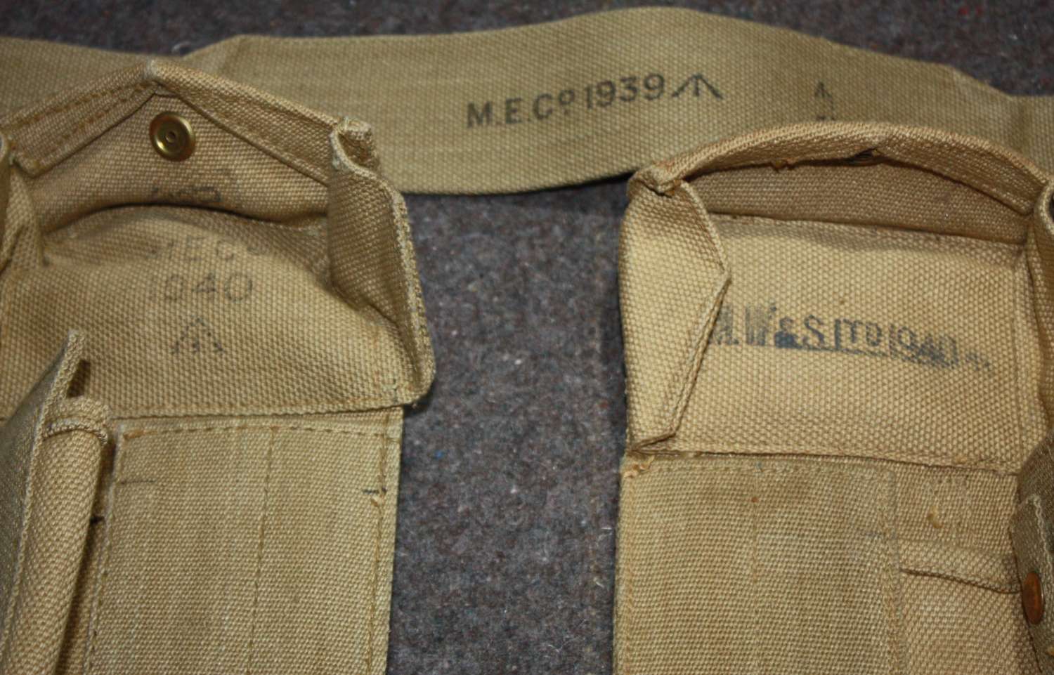 A SET OF 1939 / 40 DATED AUXILIARY AMMO POUCHES