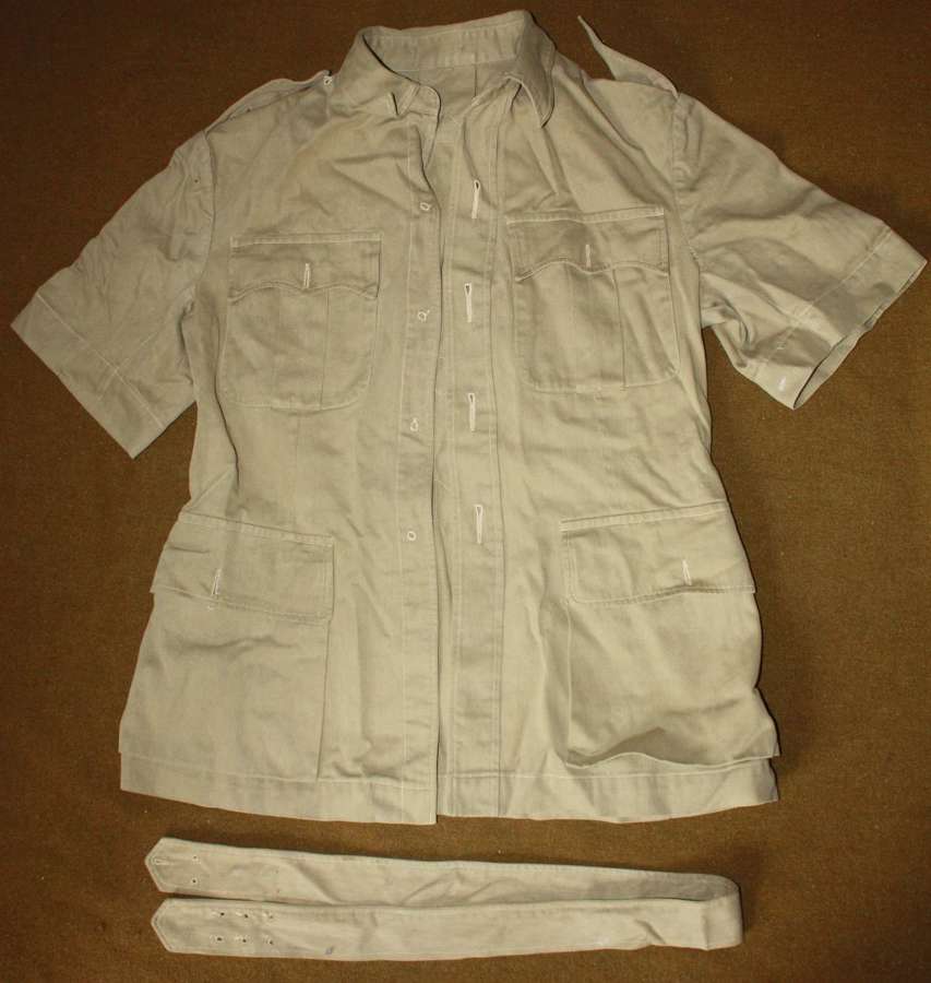 A GOOD WWII PERIOD OFFICERS SHORT SLEEVE BUSH JACKET