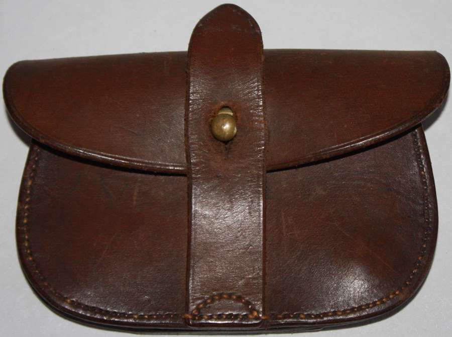 A GOOD LATE WWI INTER WAR PERIOD ISSUE SAM BROWN PISTOL AMMO POUCH
