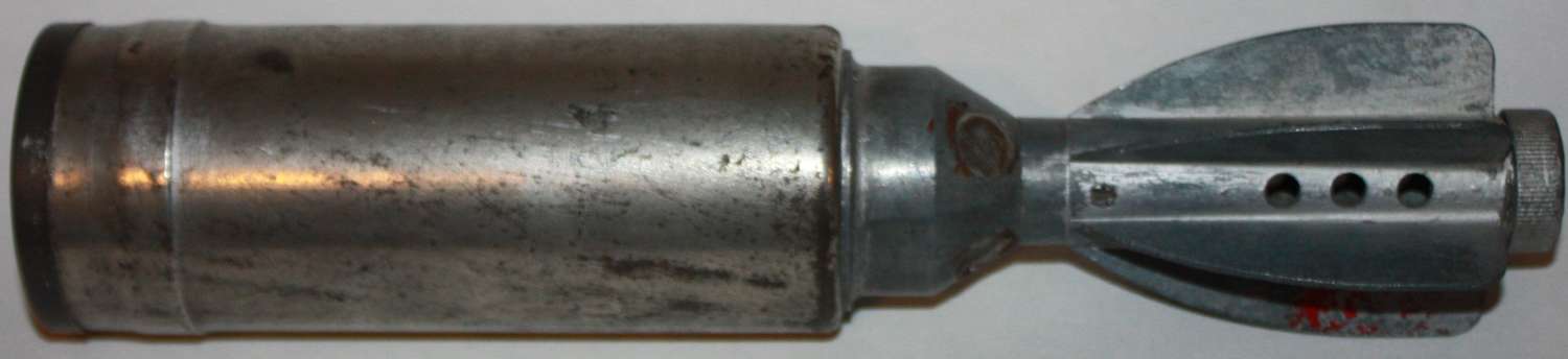 A 1942 DATED 2 IN MORTAR ILUMINATING ROUND