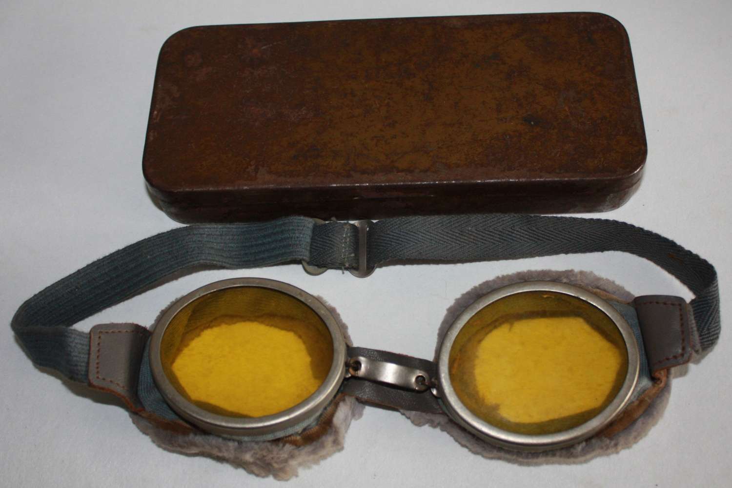 A PAIR OF THE WWII DUST GOGGLES ORANGE TINTED PAIR