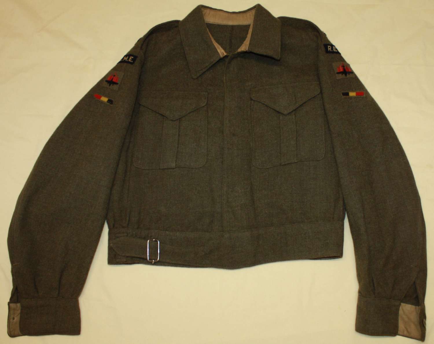 A VERY GOOD 1942 DATED  WWII OFFICERS REME 5TH A A DIVISION BD JACKET