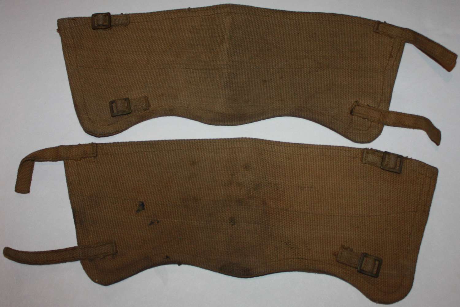 A PAIR OF 1940 USED WEBBING GATTERS