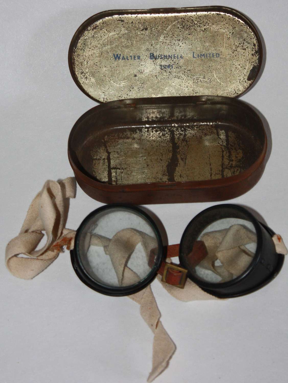 A GOOD WWII BRITISH PAIR OF THE TANK DRIVERS GOGGLES 1941