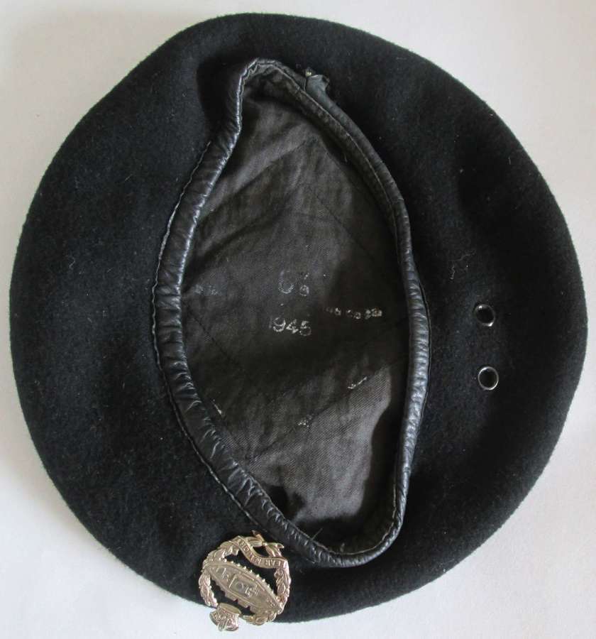 A 1945 DATED SIZE 6 7/8 BLACK BRITISH BERET RTR AND RAC UNITS