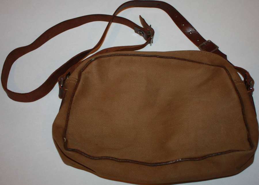 A 1945 DATED ATS HANDBAG IN VERY GOOD CONDITION
