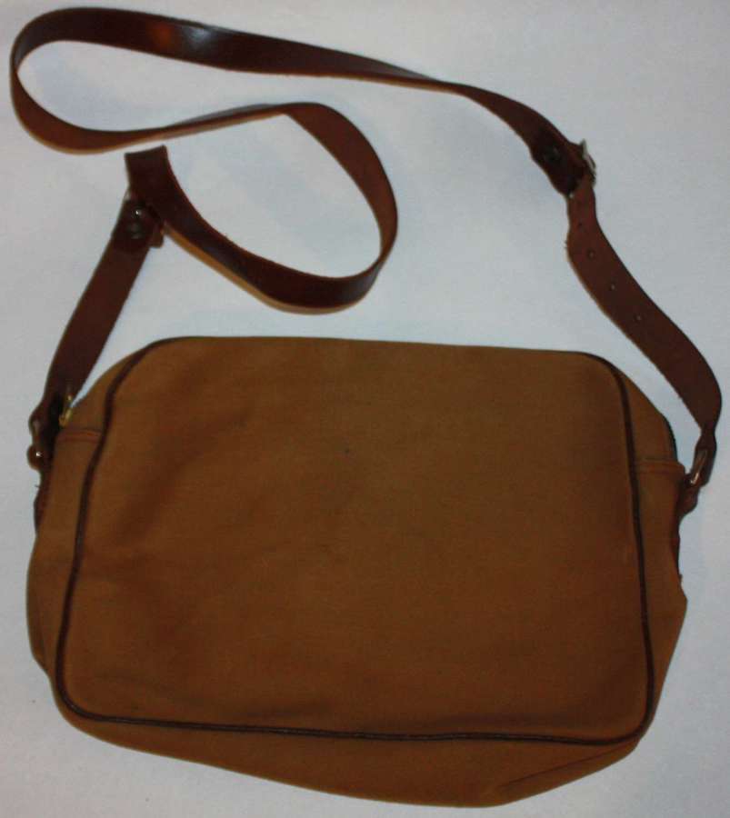 A WWII ATS HANDBAG 1945 DATED IN MINT CONDITION MADE BY CWS LTD