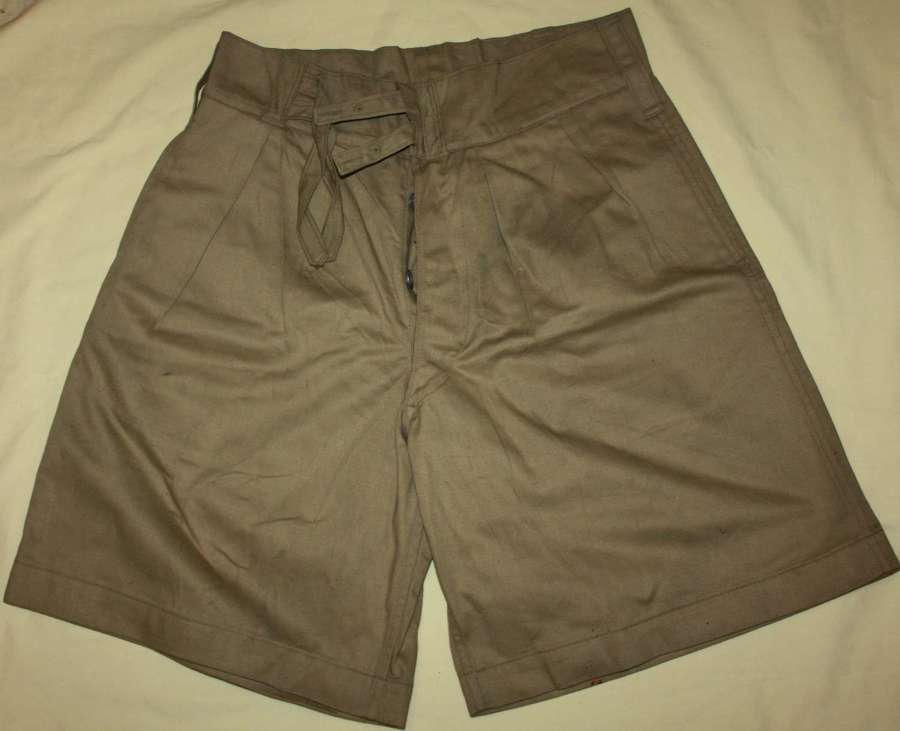 A GOOD PAIR OF THE BRITISH ISSUE KD SHORTS 1945 DATED 30-32 WAIST