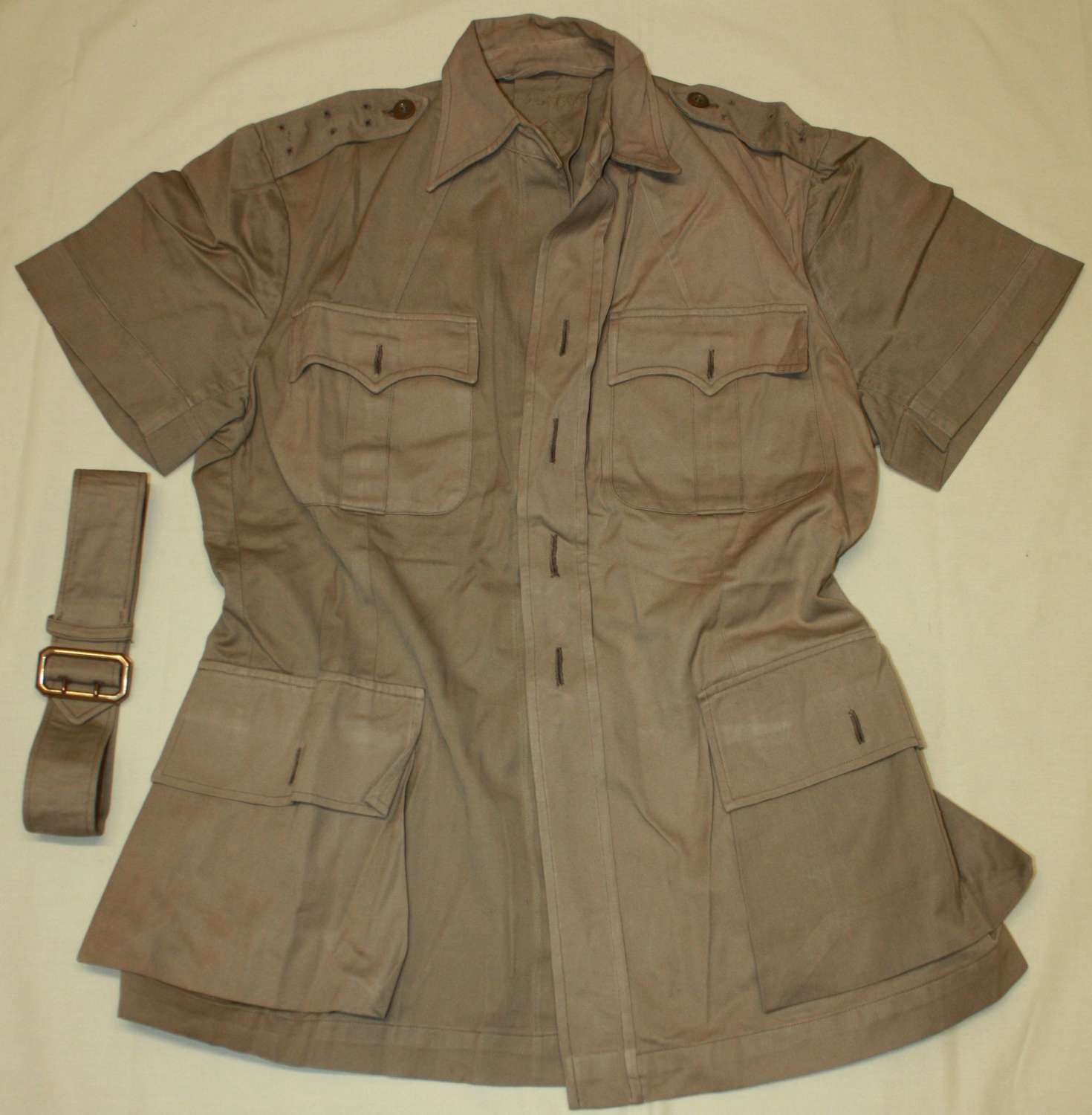 A WWII PERIOD TROPICAL OFFICERS BUSH JACKET