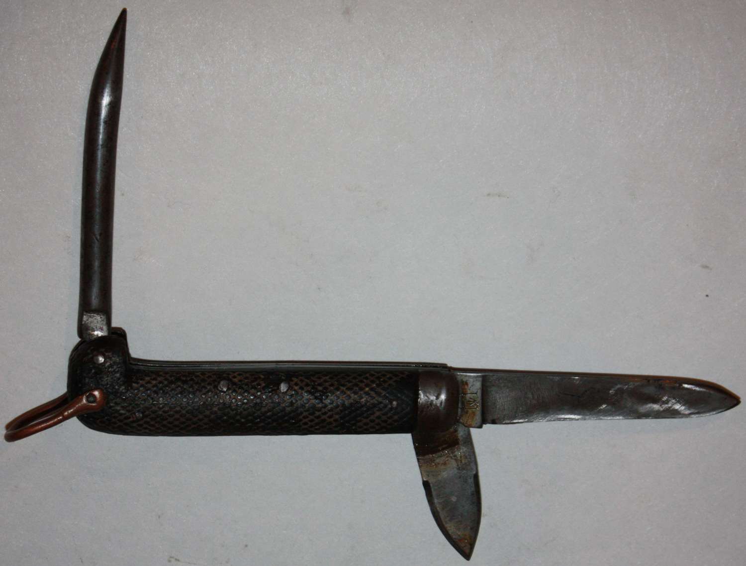 A FAIRLY GOOD USED EXAMPLE OF THE LARGE SIZE SOUTH AFRICAN CLASP KNIFE