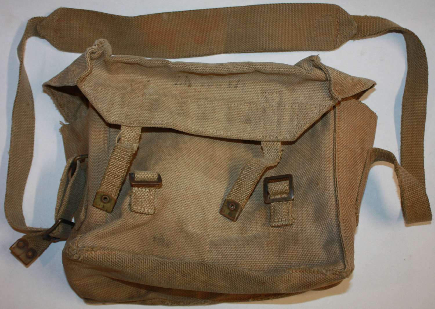 A WWII RADIO BATTERY BAG WHICH HAS HAD THE INTERNAL DIVIDER REMOVED