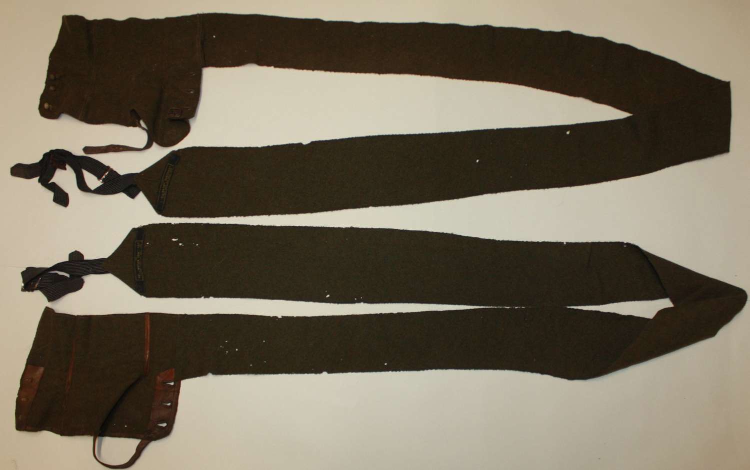 A PAIR OF THE FOX 1903 PATTERN PUTTIES  ( CIVILIAN NOT MILITARY )