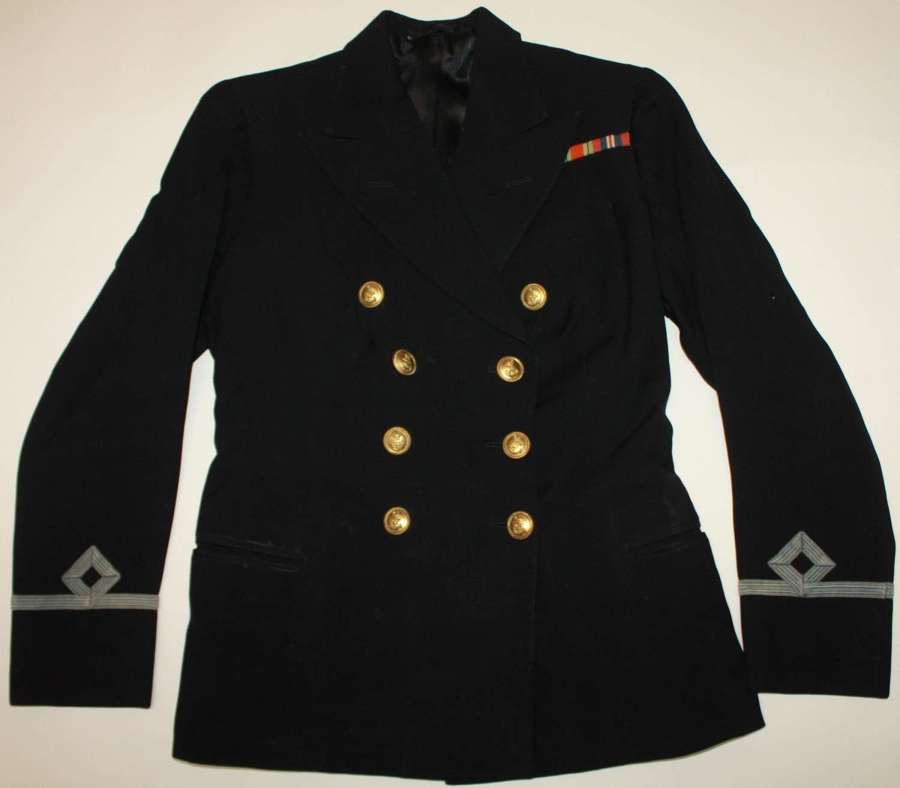 A GOOD 1947 DATED WOMEN ROYAL NAVY SERVICE OFFICERS JACKET & SKIRT