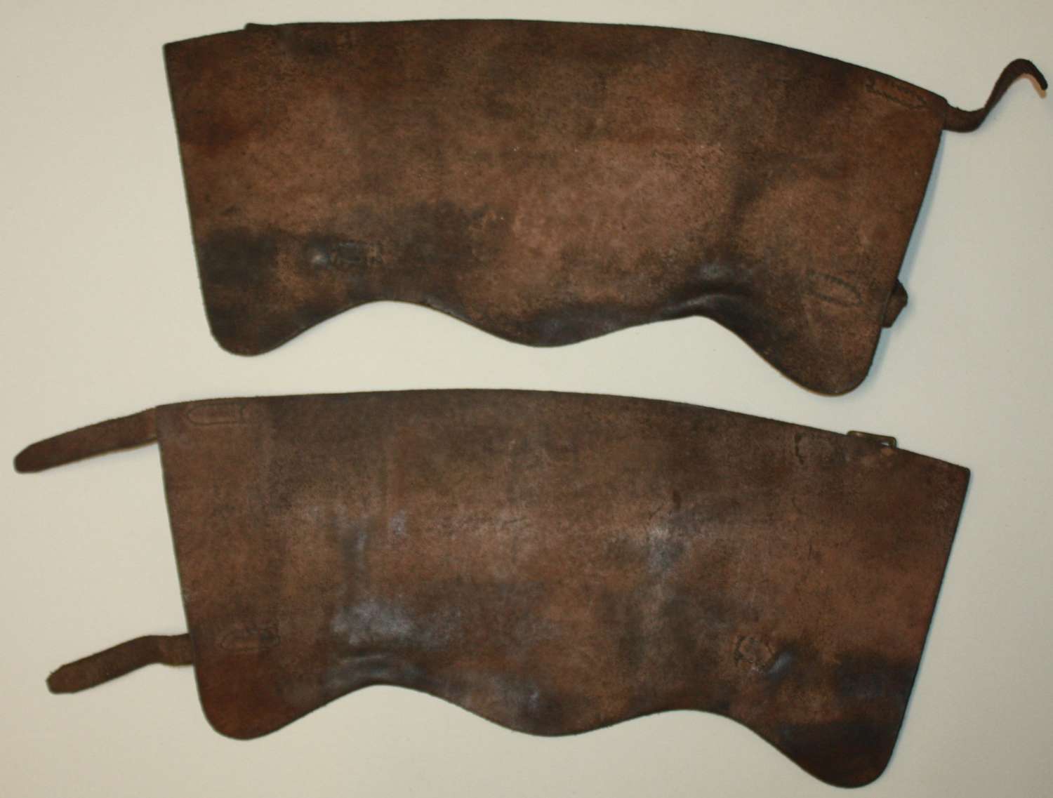 A WWII PAIR OF WWII LEATHER GATTERS