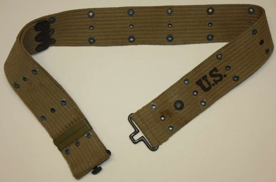 A WWII US ARMY PISTOL BELT 1942 DATED MADE BY R M CO
