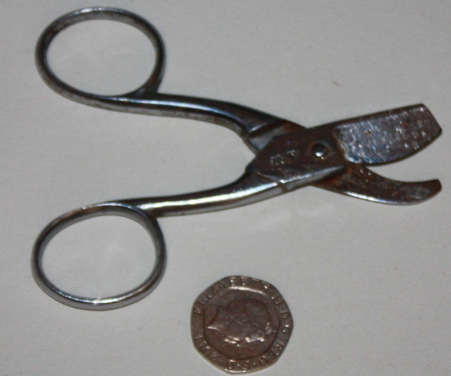 A GOOD USED RARE PAIR OF THE SMALL SIZE WAR GRADE MEDICAL SCISSORS