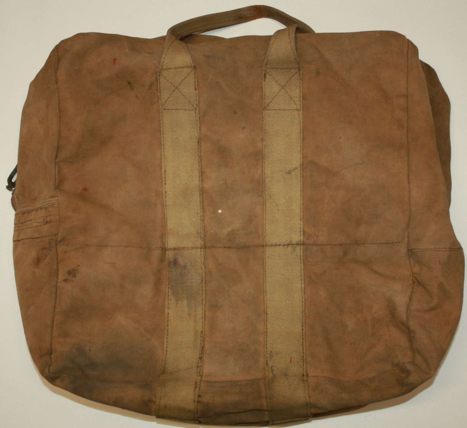 A WWII PERIOD RAF PARACHUTE BAG
