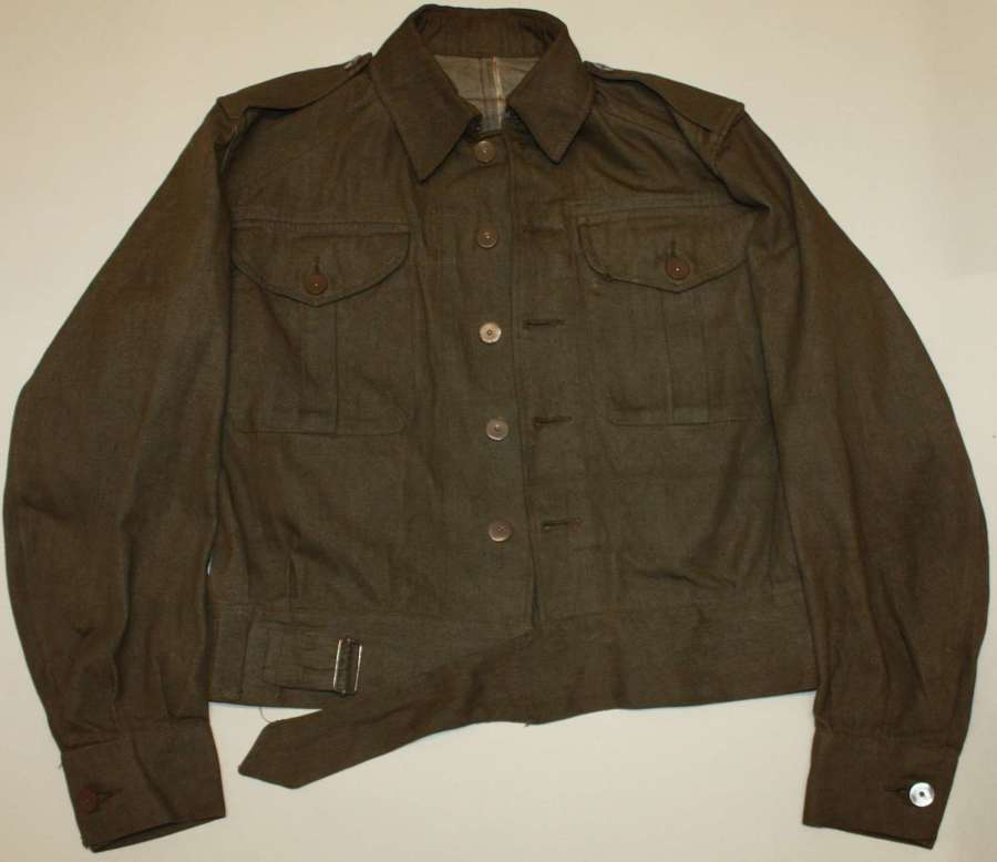 A VERY GOOD EARLY WWII PATTERN DENIM BLOUSE NO2  SIZE 7 ( LARGE )