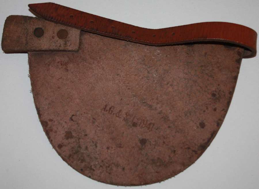 A 1941 dated Royal Artillery knee pad
