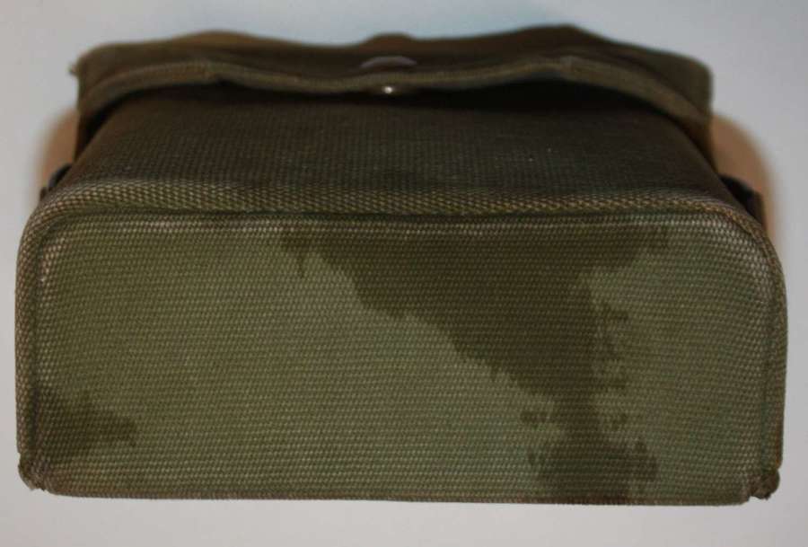 A GOOD USED 1940 DATED 37 PATTERN BINOCULAR CASE MECo 1940