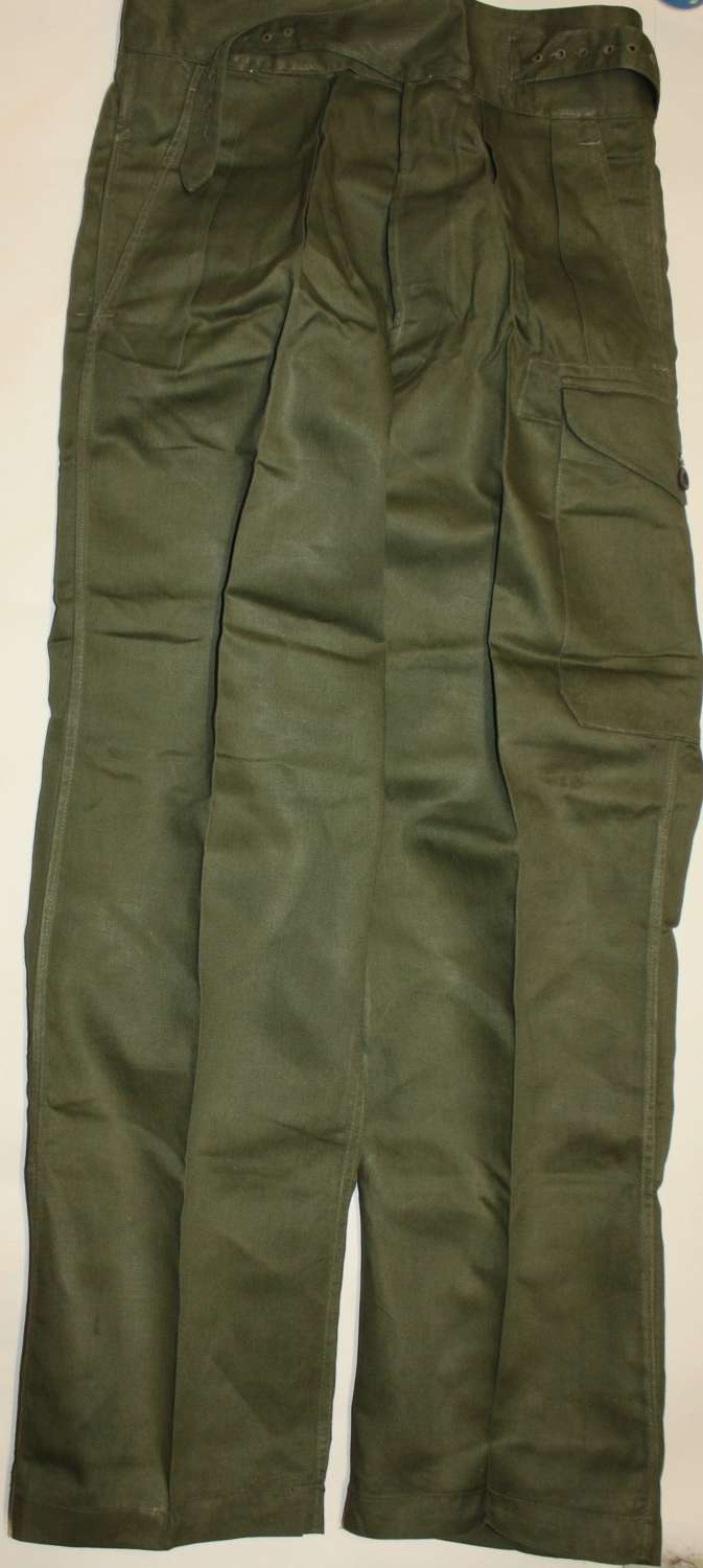 A GOOD PAIR OF THE JUNGLE GREEN 50 PATTERN TROUSERS