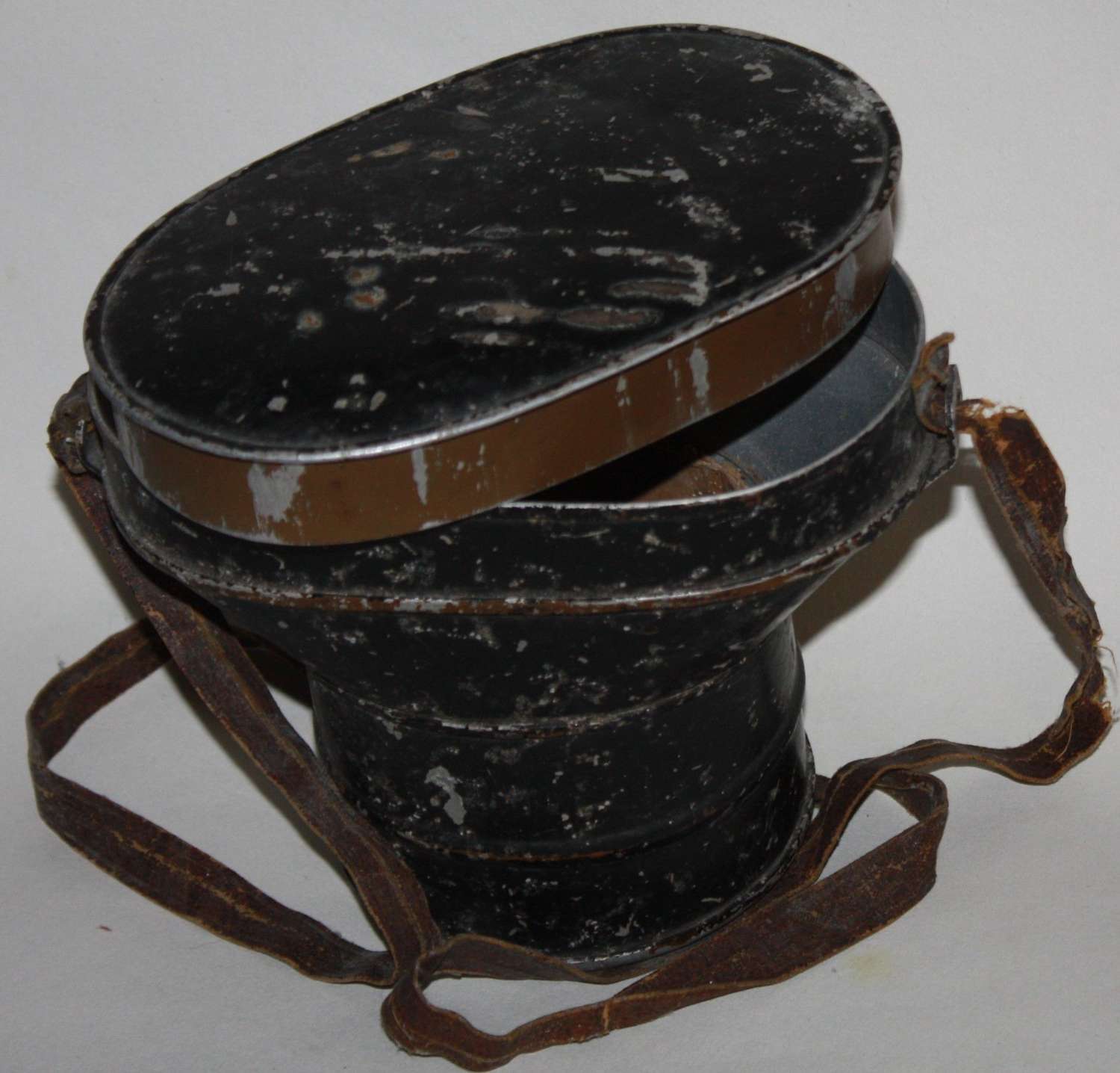 A WWII CIVILIAN GAS MASK CONTAINER