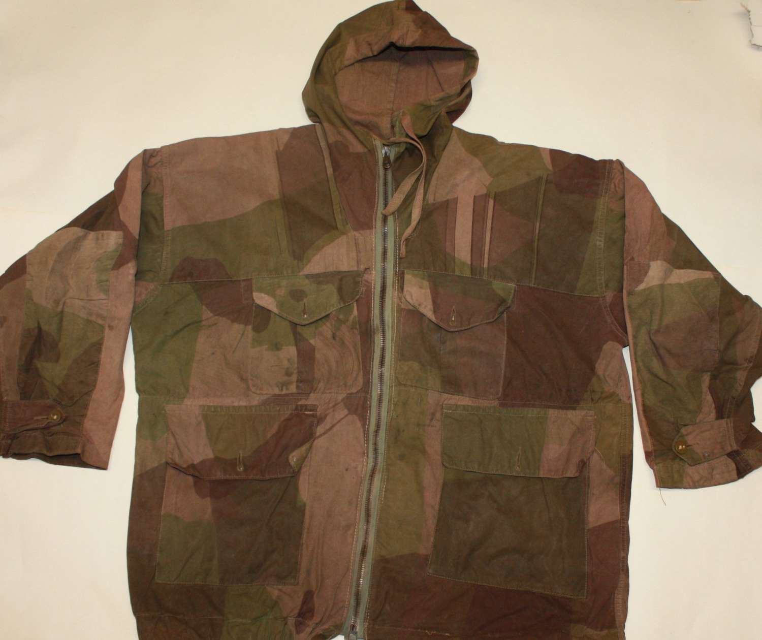 A 1943 DATED SIZE 3 CONVERTED CAMOUFLAGE  WINDPROOF SMOCK